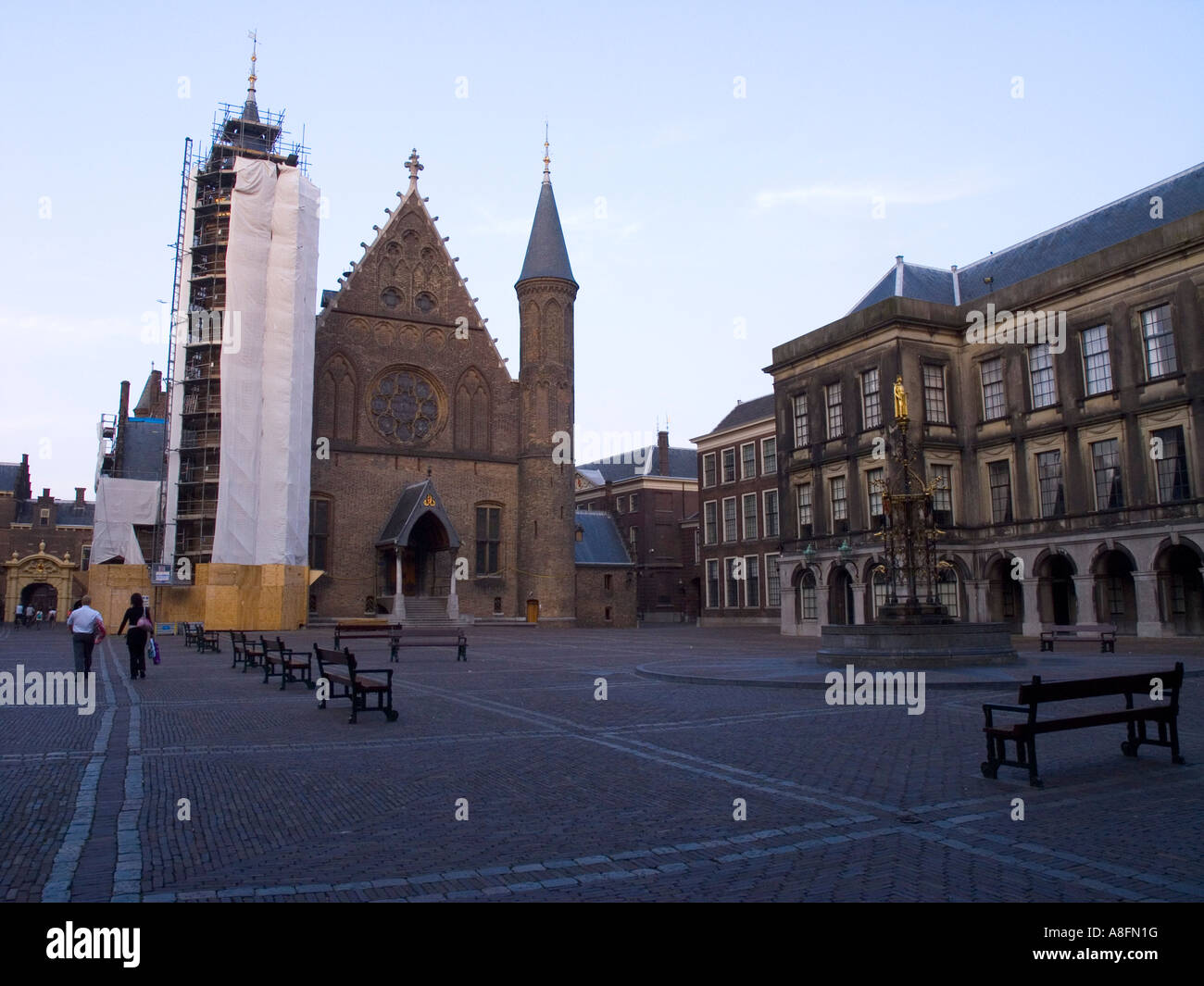 Binnenhof de La Haye Den Haag Holland netherlands dutch monument monument tourisme voyage de fossé rénovation restauration scalfold Banque D'Images