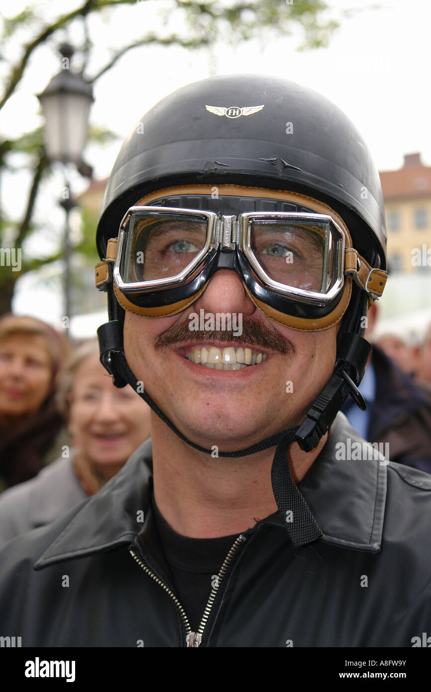 Moteur de type ancien casque de vélo Photo Stock - Alamy