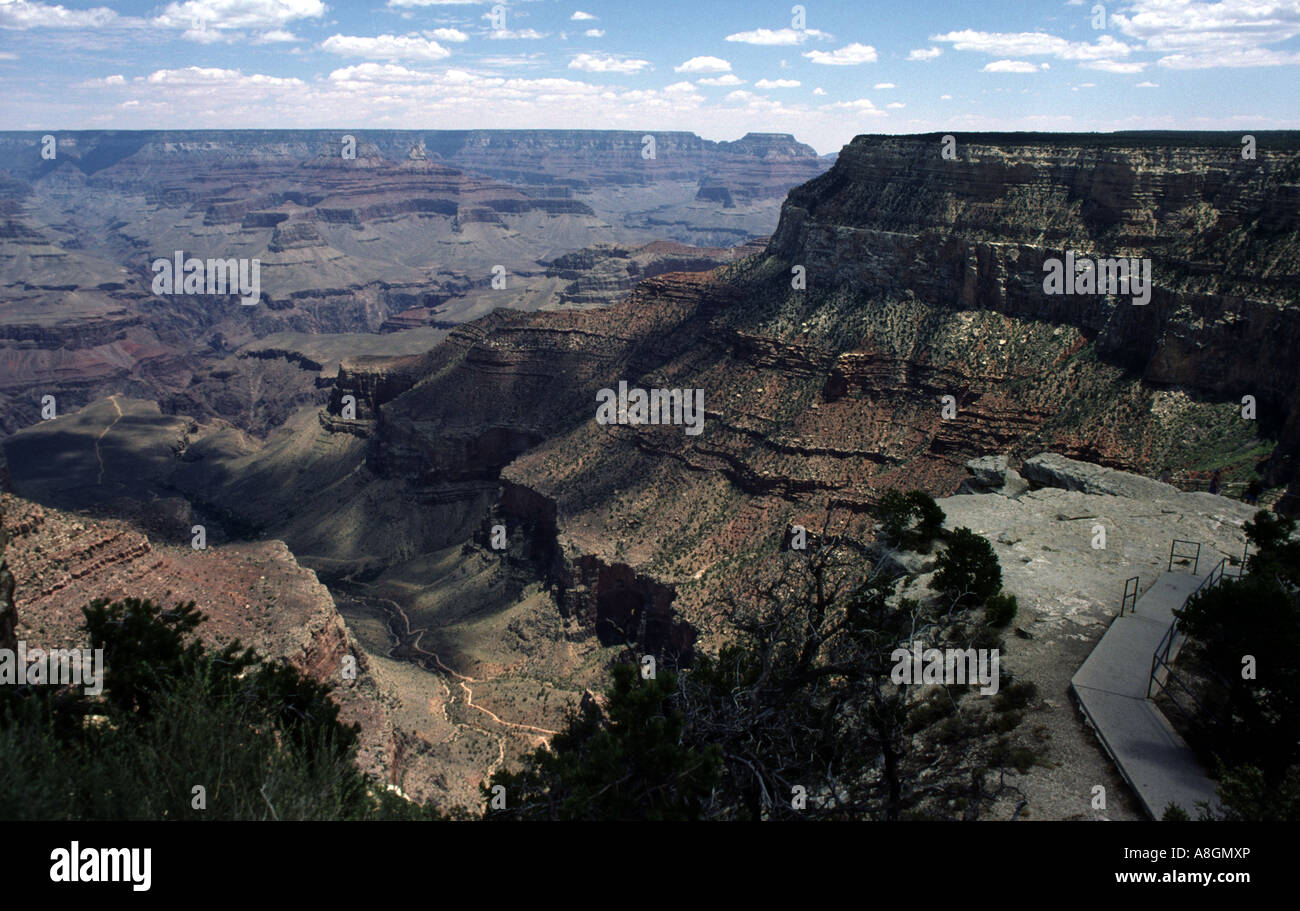 Vue depuis Trailview donnent sur le Parc National du Grand Canyon Arizona USA Banque D'Images