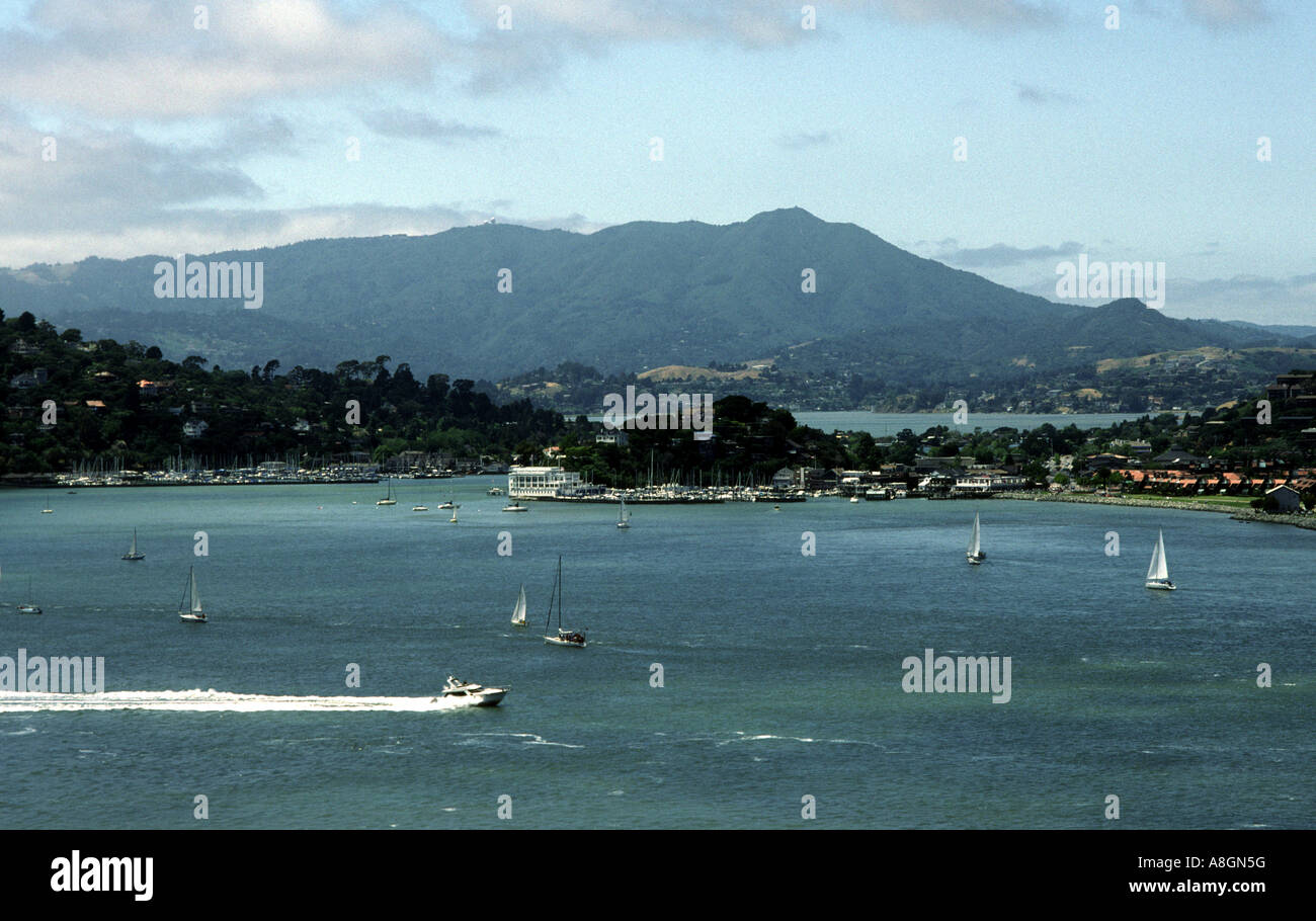 Ville de Tiburon le long de la baie de San Francisco, Californie Banque D'Images