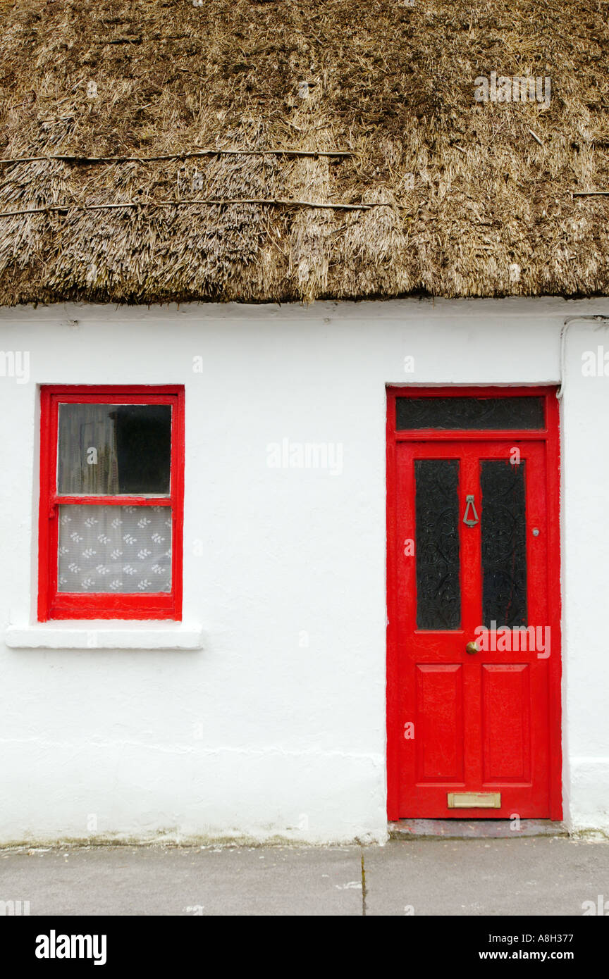 L'Irlande, dans le comté de Galway, Ardrahan, Thatched cottage Banque D'Images