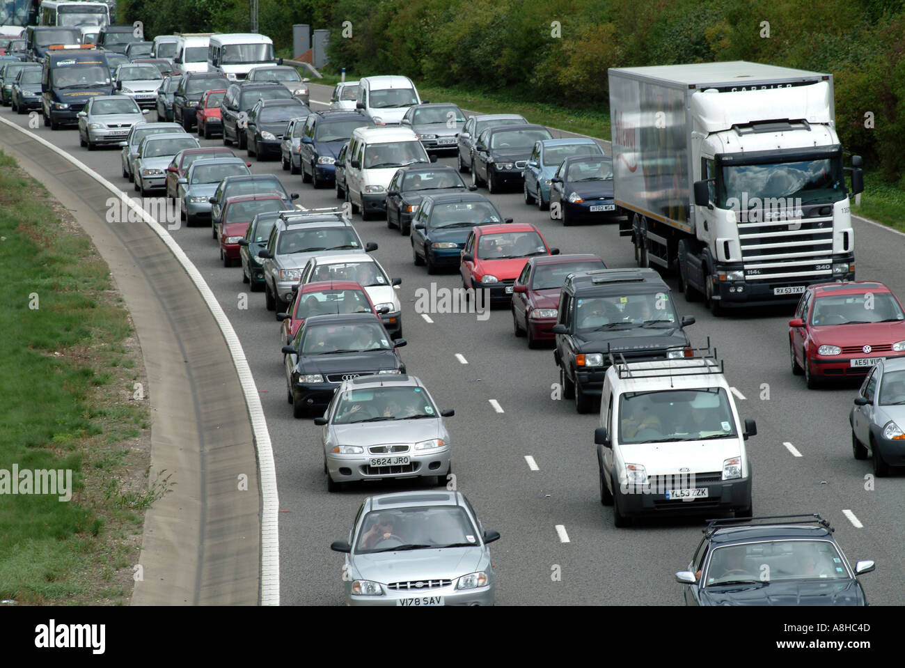 L'écoulement du trafic sur l'autoroute M3 entre Winchester et Southampton Hampshire Le sud de l'Angleterre, Royaume-Uni Banque D'Images