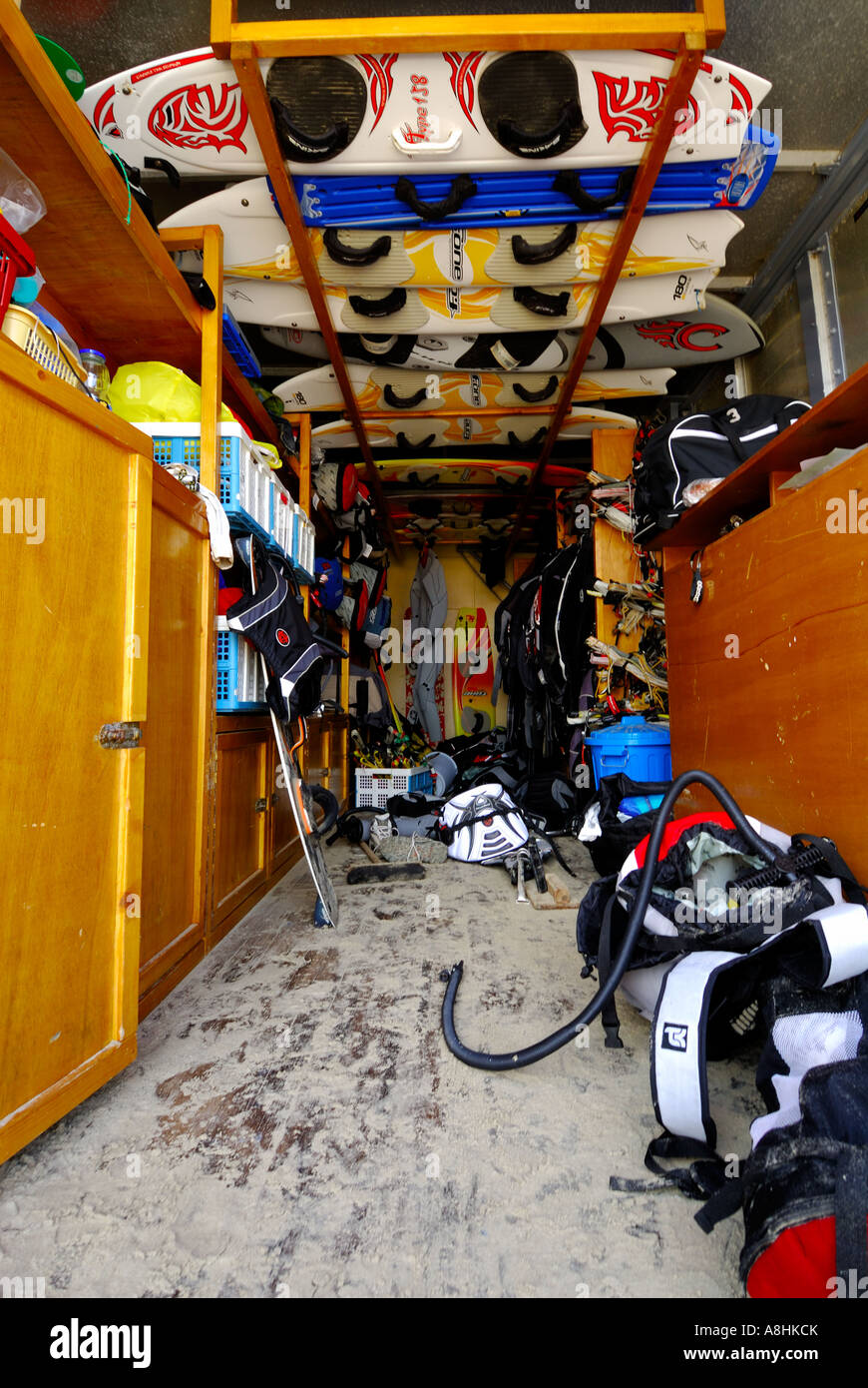 Stock de voitures de kite surf à la plage du Brouwersdam 225 Sealand Zuid Holland Banque D'Images