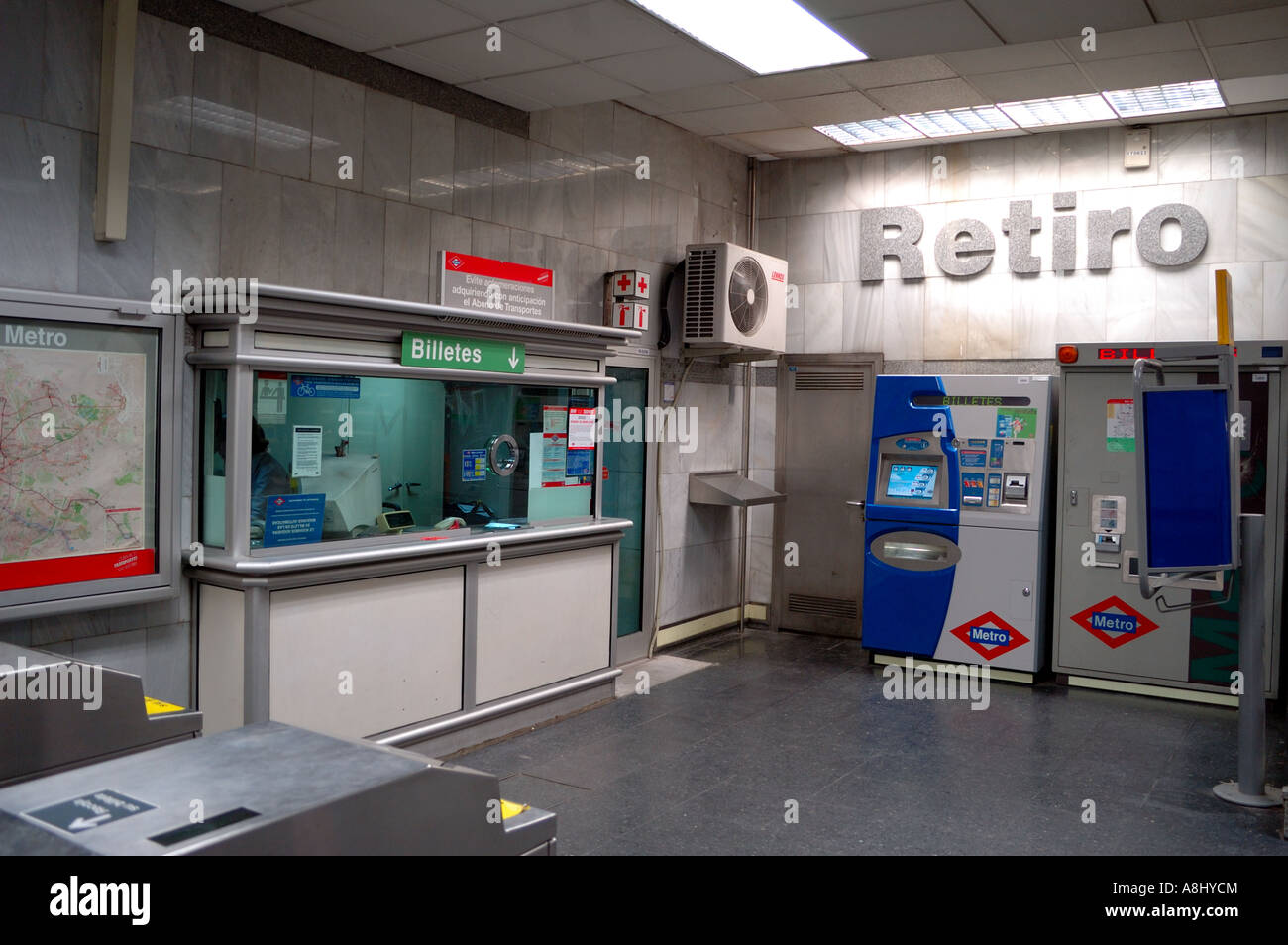 Capitale de la station de métro de Madrid Espagne Retiro Banque D'Images