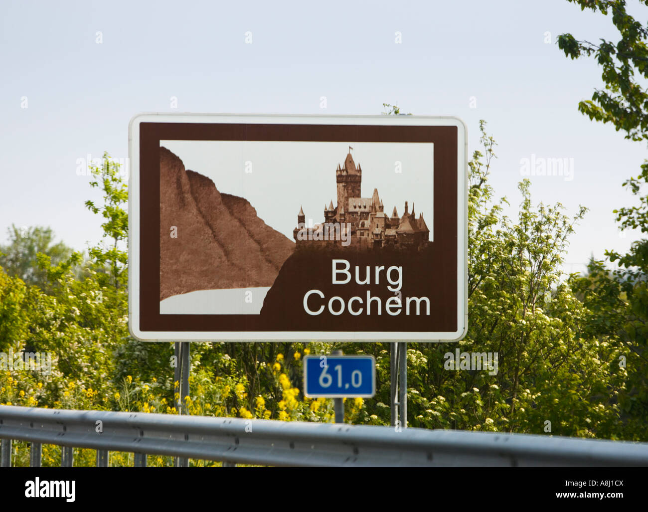 Autoroute allemande informations touristiques inscription Burg Cochem Allemagne Europe Banque D'Images