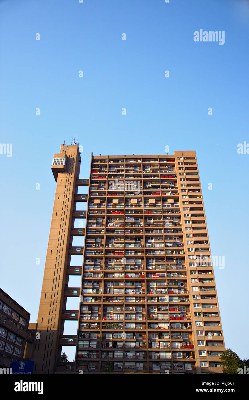 Trellick Tower un bloc résidentiel conçu par Erno Goldfinger dans l'ouest de Londres UK Banque D'Images