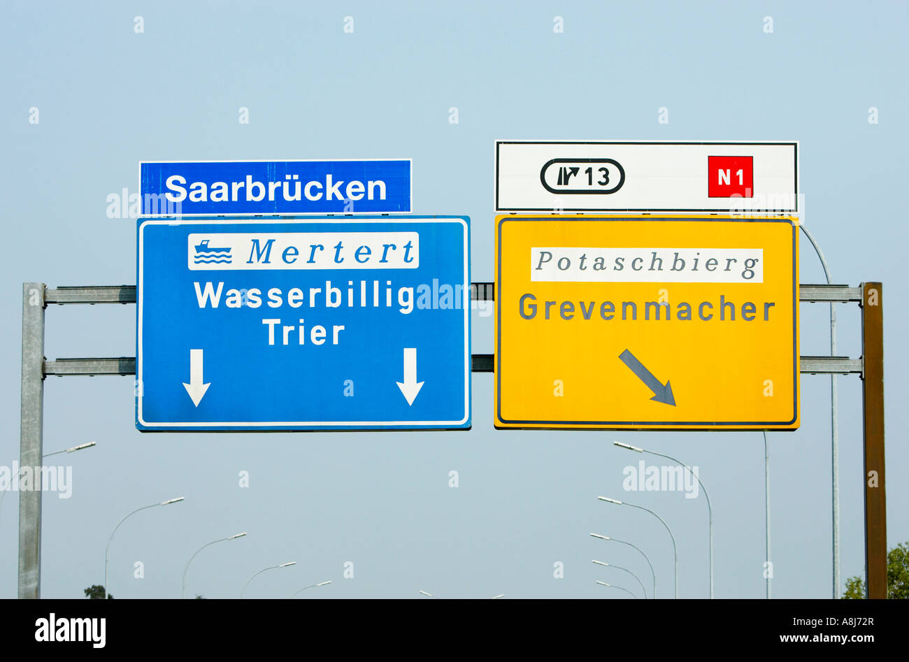 Panneaux routiers luxembourg Banque de photographies et d’images à