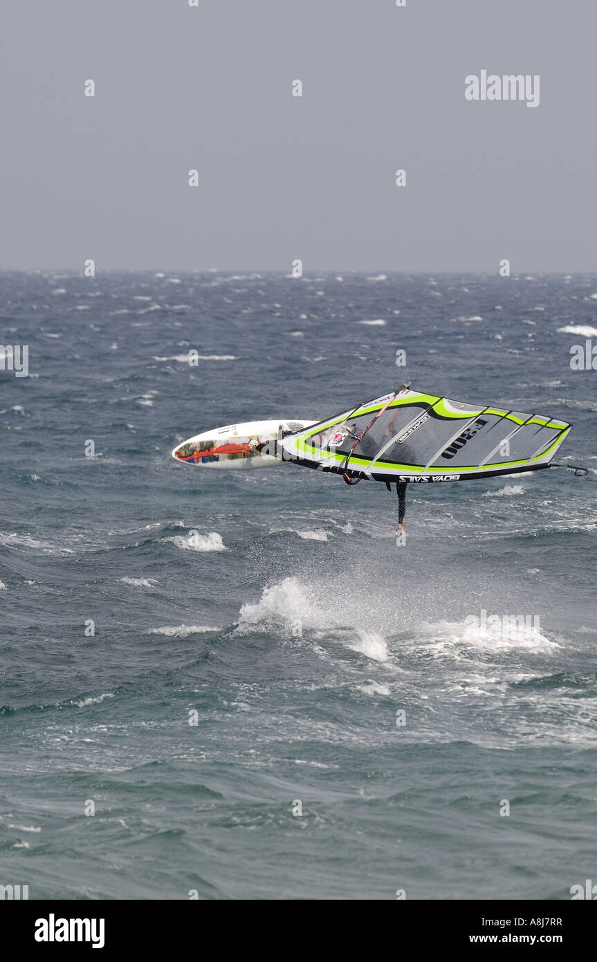 Les gens de planche à voile sur l'eau par Pozo Gran Ganaria 2006 Banque D'Images