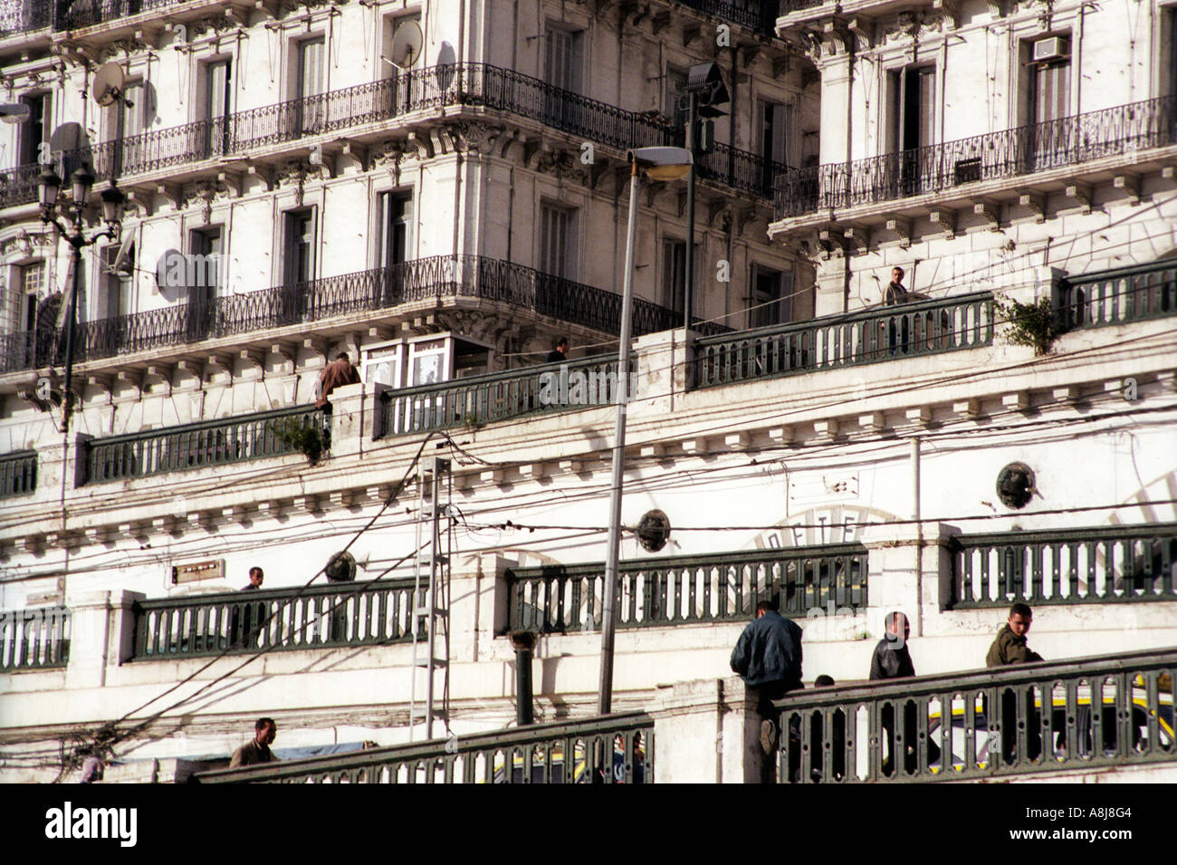 Vue sur le Boulevard Zighout Youcef à Alger par le port en Algérie 2000 Banque D'Images