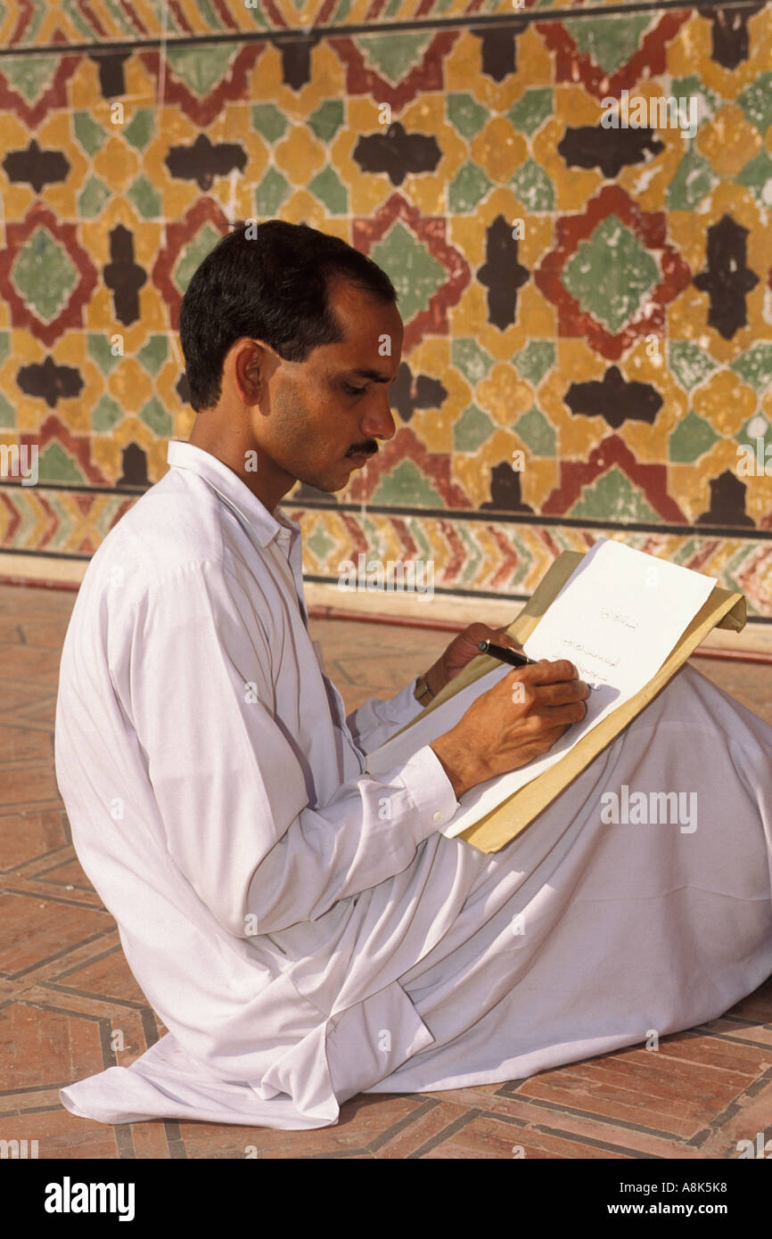 Le Pakistan, Lahore, calligraphe, mosquée de Wazir Khan Banque D'Images