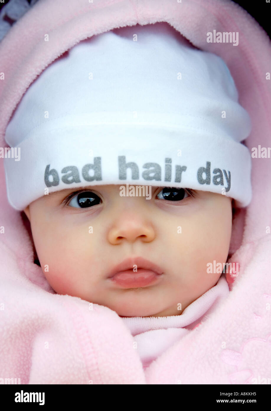 Joli Bebe Fille Avec Chapeau Funky Sur Qui Dit Mauvais Jour De Cheveux Photo Stock Alamy Joli Bebe Fille Avec Chapeau Funky Sur Qui Dit Mauvais Jour De Cheveux Photo Stock Alamy
