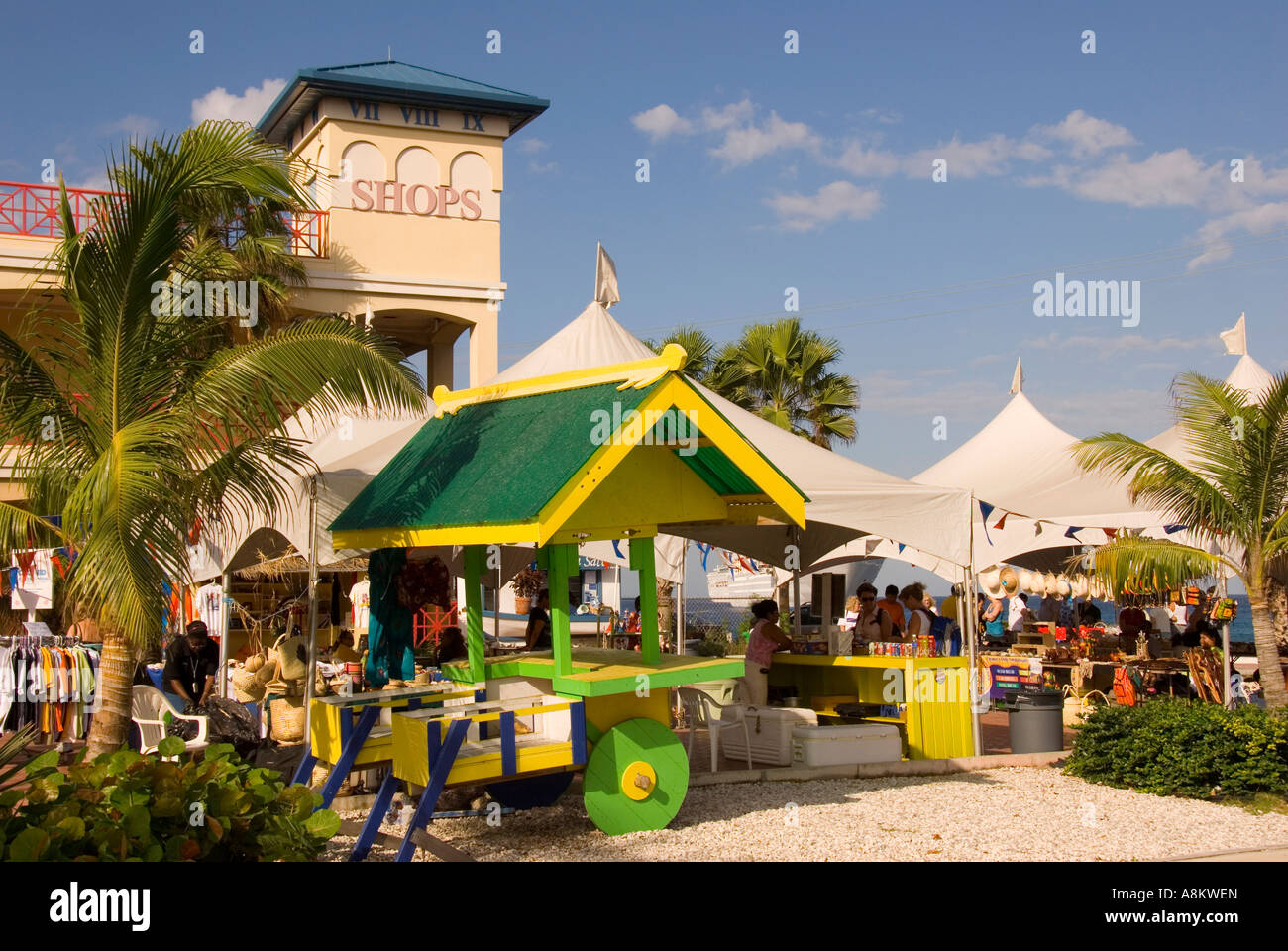 George Town, Grand Cayman, centre commercial moderne de souvenirs Banque D'Images
