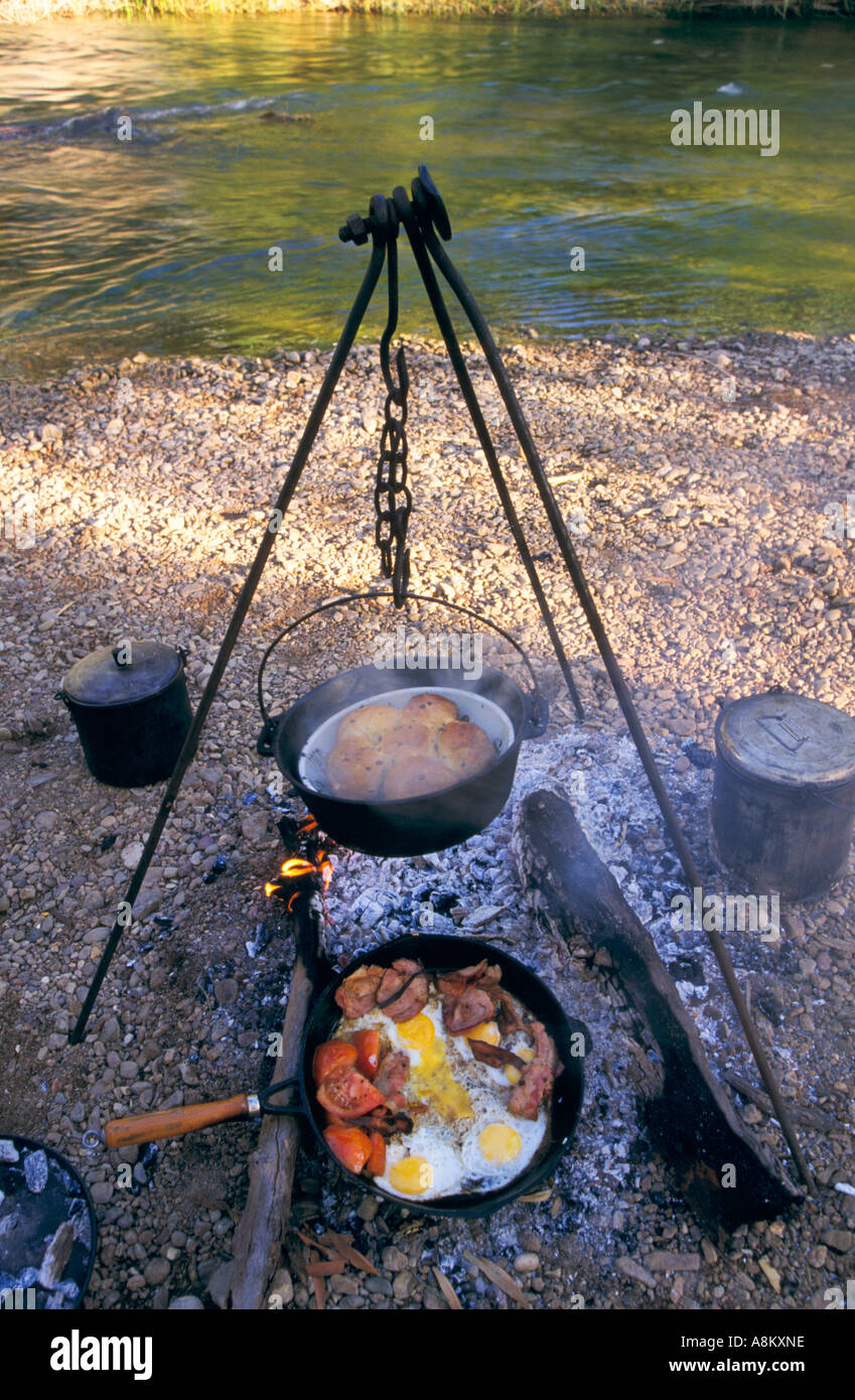 Petit déjeuner au camp, outback Australie Banque D'Images