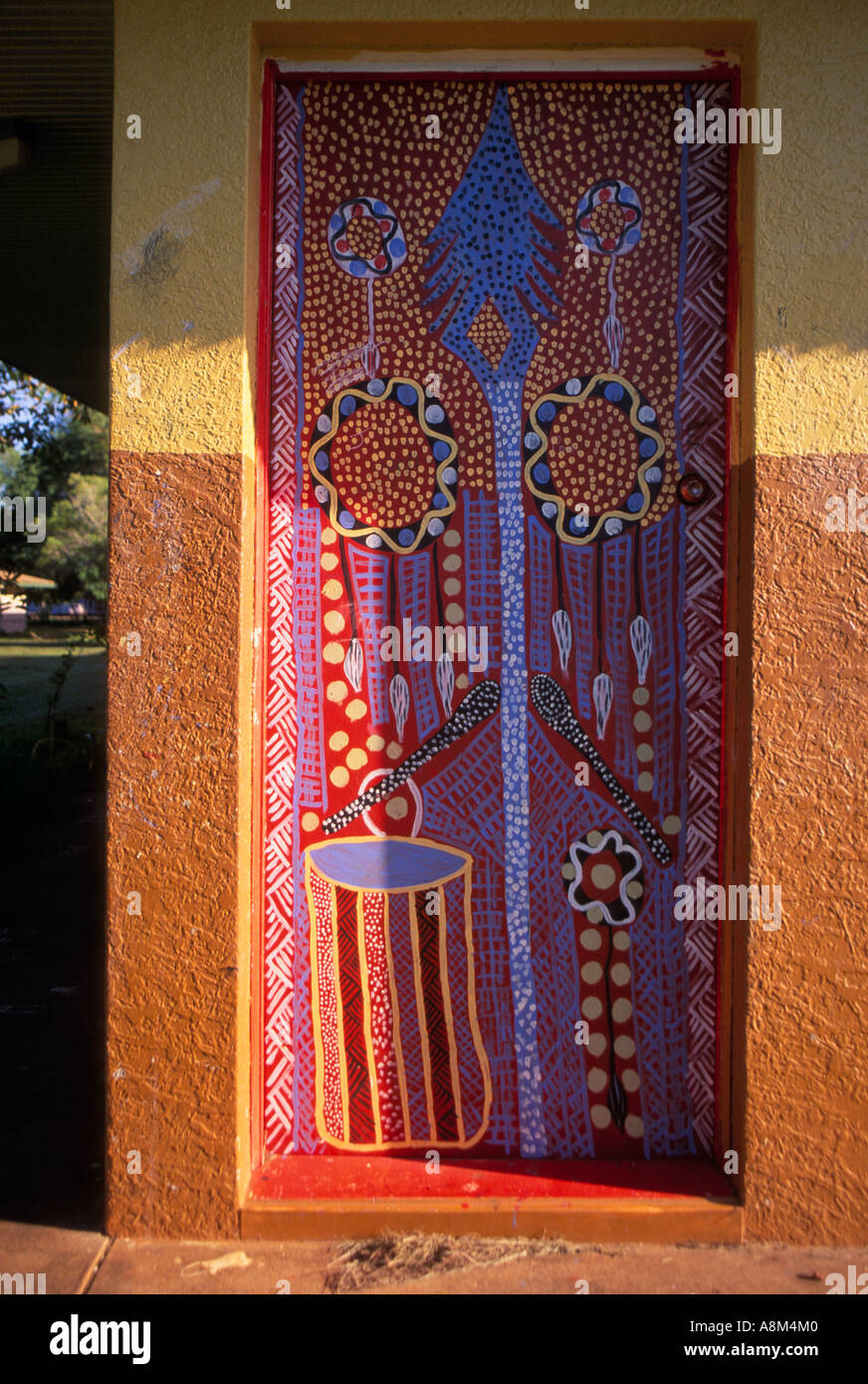 Porte peinte Tiwi Islands Australie Banque D'Images