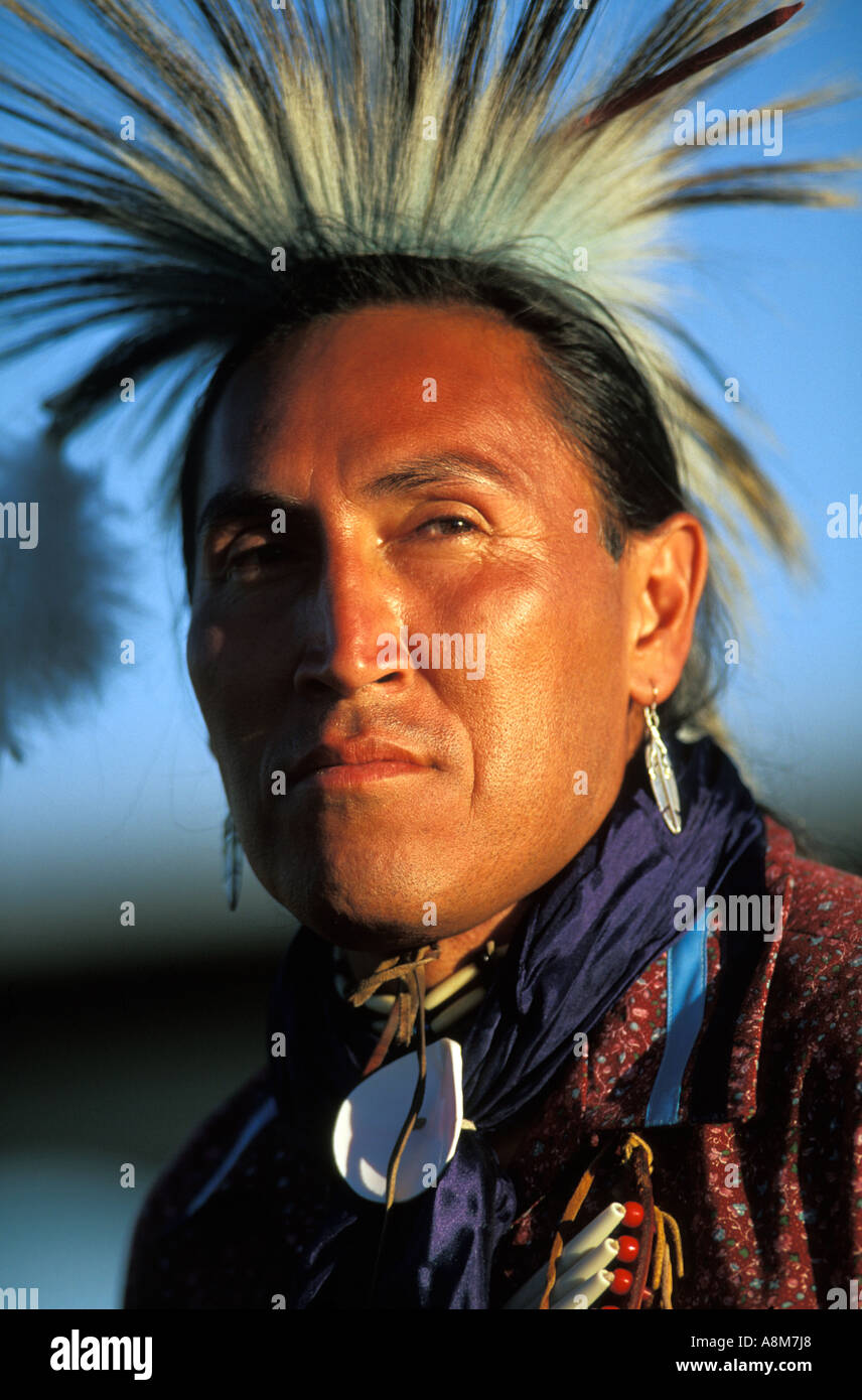 USA IDAHO Portrait of Native American Indian Man en vêtements traditionnels tous les pow-wow des Indiens de l'Idaho Banque D'Images