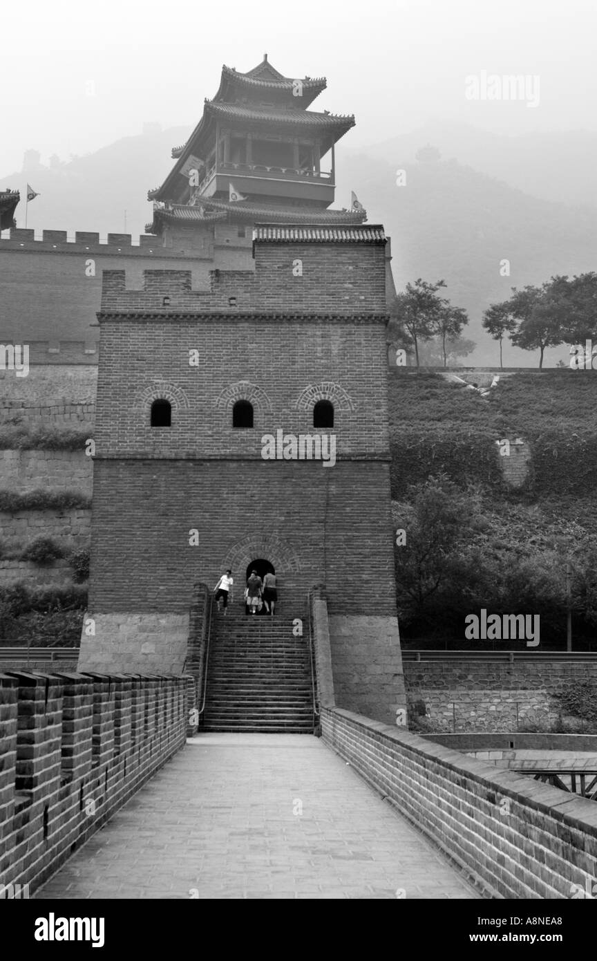 Les touristes à Juyongguan Gate, près de Badaling, Beijing, Chine. Banque D'Images