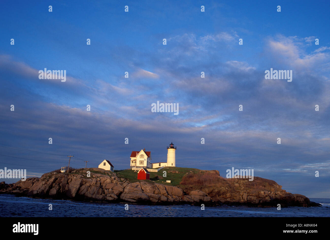 Nuages dans le ciel au-dessus de phare sur l'île Banque D'Images