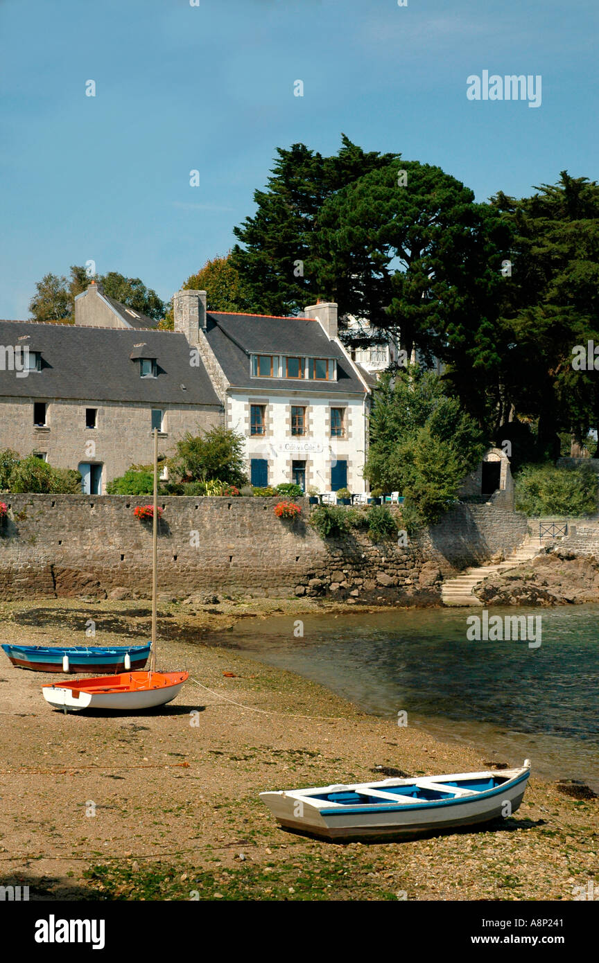 Bateaux de pêche au petit port, Sainte-marine, Bretagne sud, france Banque D'Images