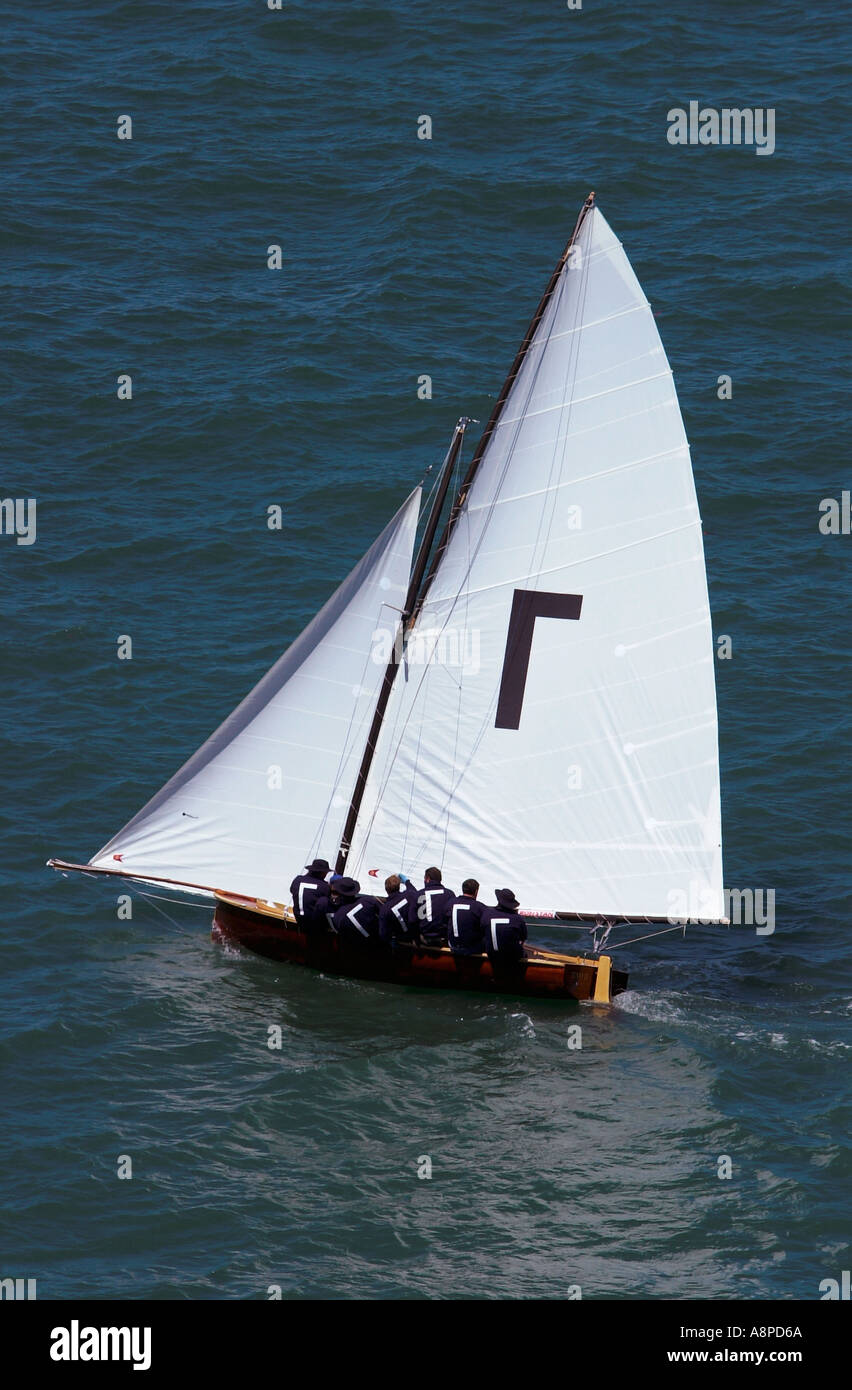 M Classe dans classic yacht racing sur le port de Waitamata Banque D'Images