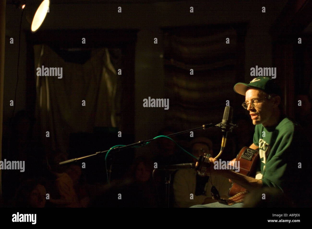 Détroit, Michigan chanteur compositeur Bruce Liles fonctionne à un concert de chambre Banque D'Images