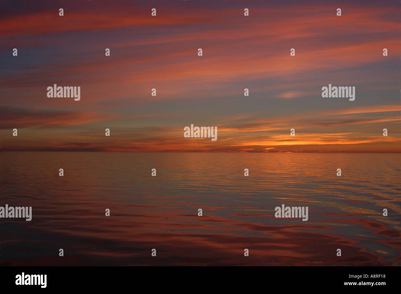Coucher du soleil de l'Arctique dans le détroit de Davis Banque D'Images