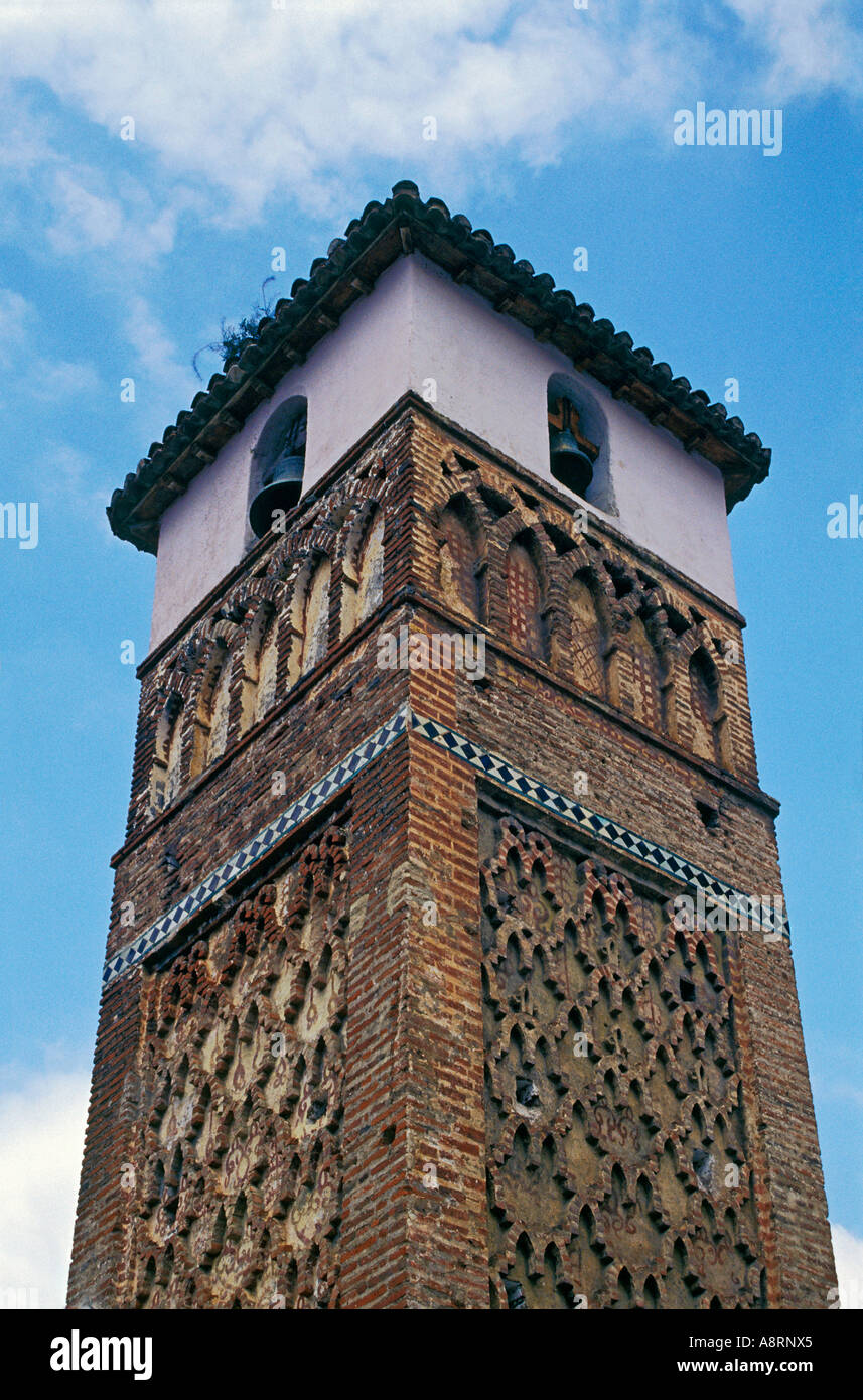 Minaret (alminar) Tour de l'Église à Archez, Andalousie (Espagne) Banque D'Images