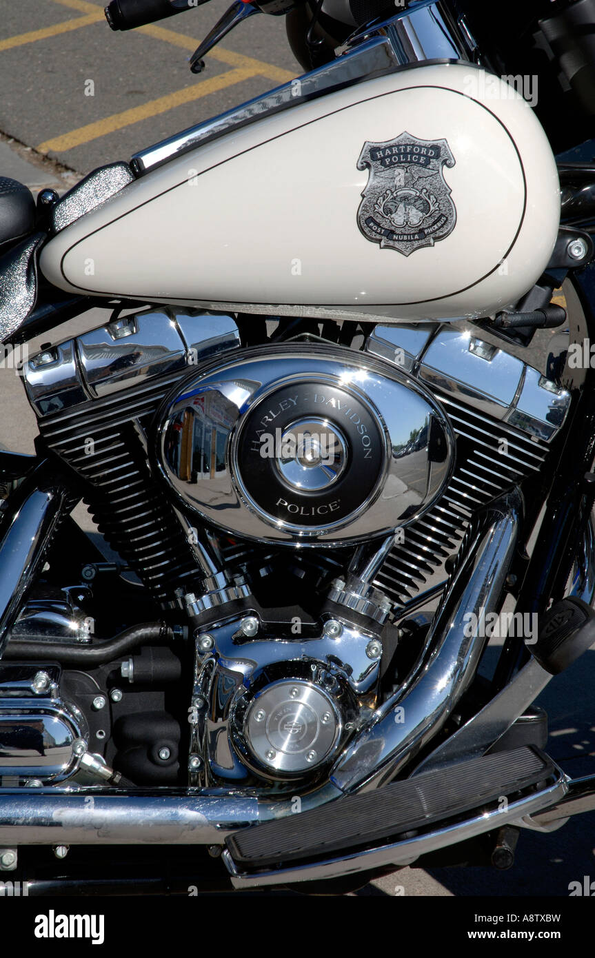 Super Sunday Motorcycle Show. Détail de moto Harley Davidson monté par des policiers moto Hartford Banque D'Images