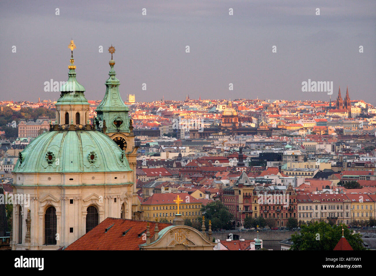 Ville de Prague skyline at sunset Banque D'Images