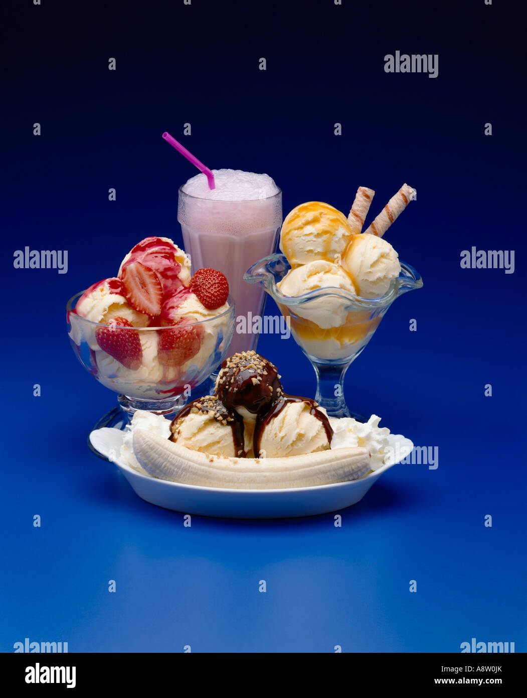 La vie de l'image Studio encore des glaces dans des plats en verre et milkshake. Banque D'Images