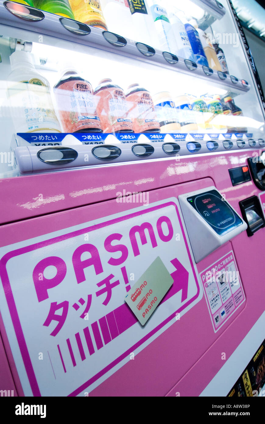 Distributeur automatique à Tokyo proposant le paiement par carte à puce électronique sans contact PASMO Banque D'Images