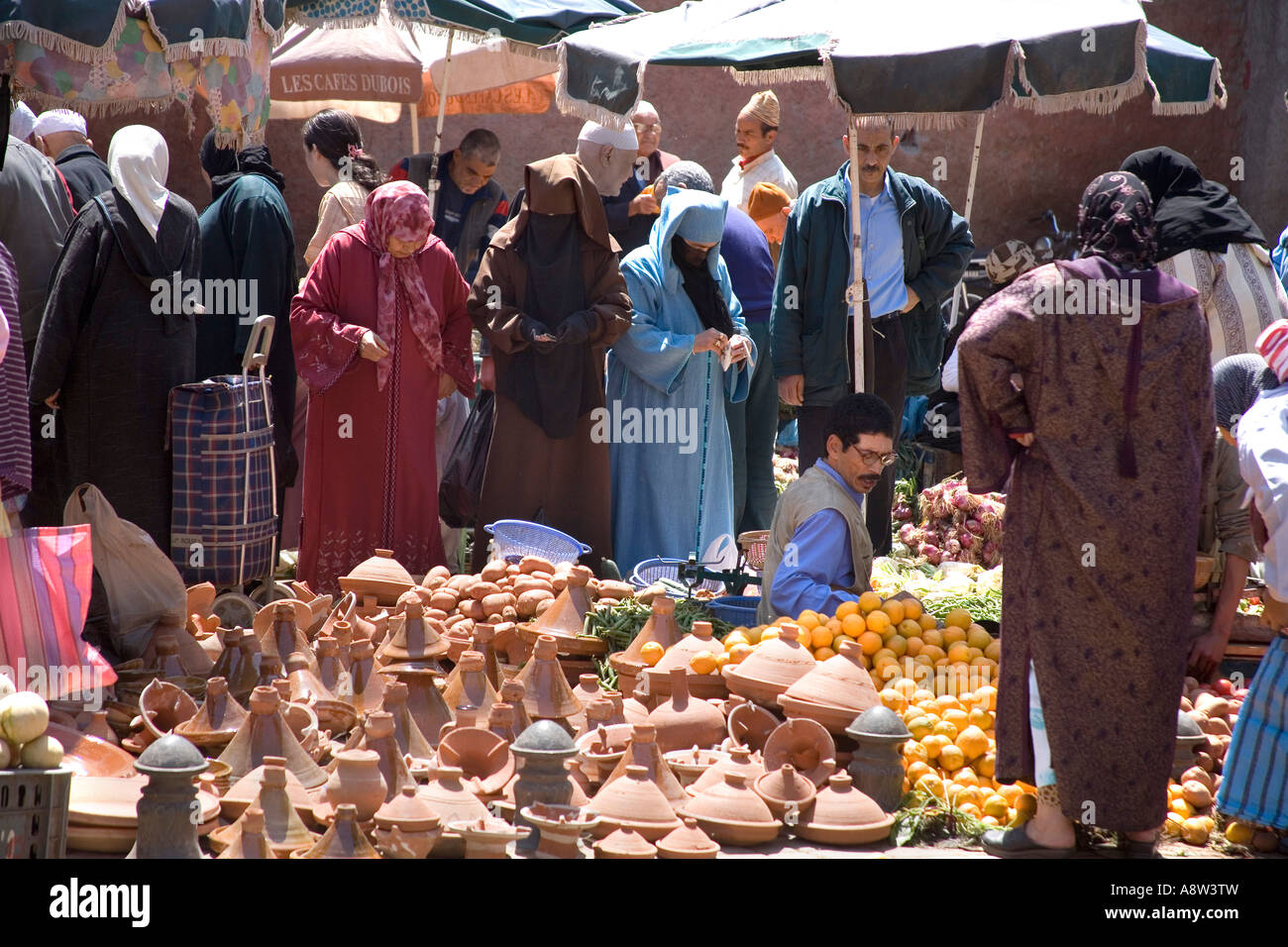 Marché local à la médina à Marrakech Maroc Banque D'Images