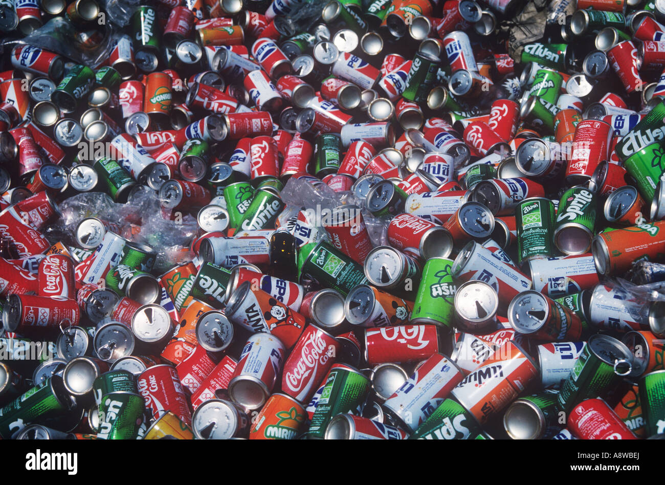 Canettes de boisson en aluminium pour le recyclage au Royaume-Uni Banque D'Images