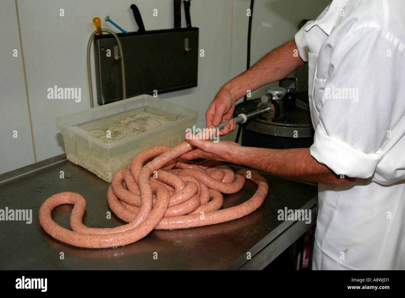 Épicerie à fabrication de saucisses. Le fumeur au ministère il superescomptes la chaîne au Nebraska ont une multitude de récompenses. Banque D'Images