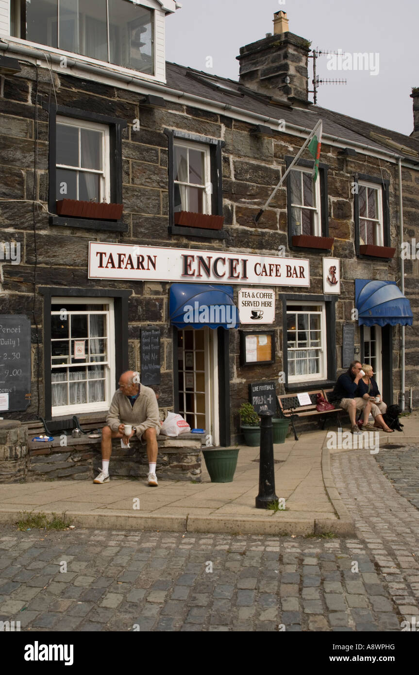 Cafe bar Encil inn pub Porthmadog Gwynedd le parc national de Snowdonia North Wales UK Banque D'Images