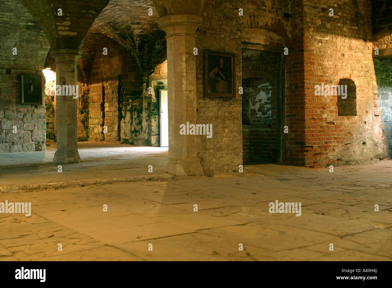 2 avril 2007) Abbaye cistercienne (Rufford. Le manger et à la zone de travail pour les moines, utilisé plus tard comme les serviteurs de la maison reconstruite après la dissolution des monastères Banque D'Images