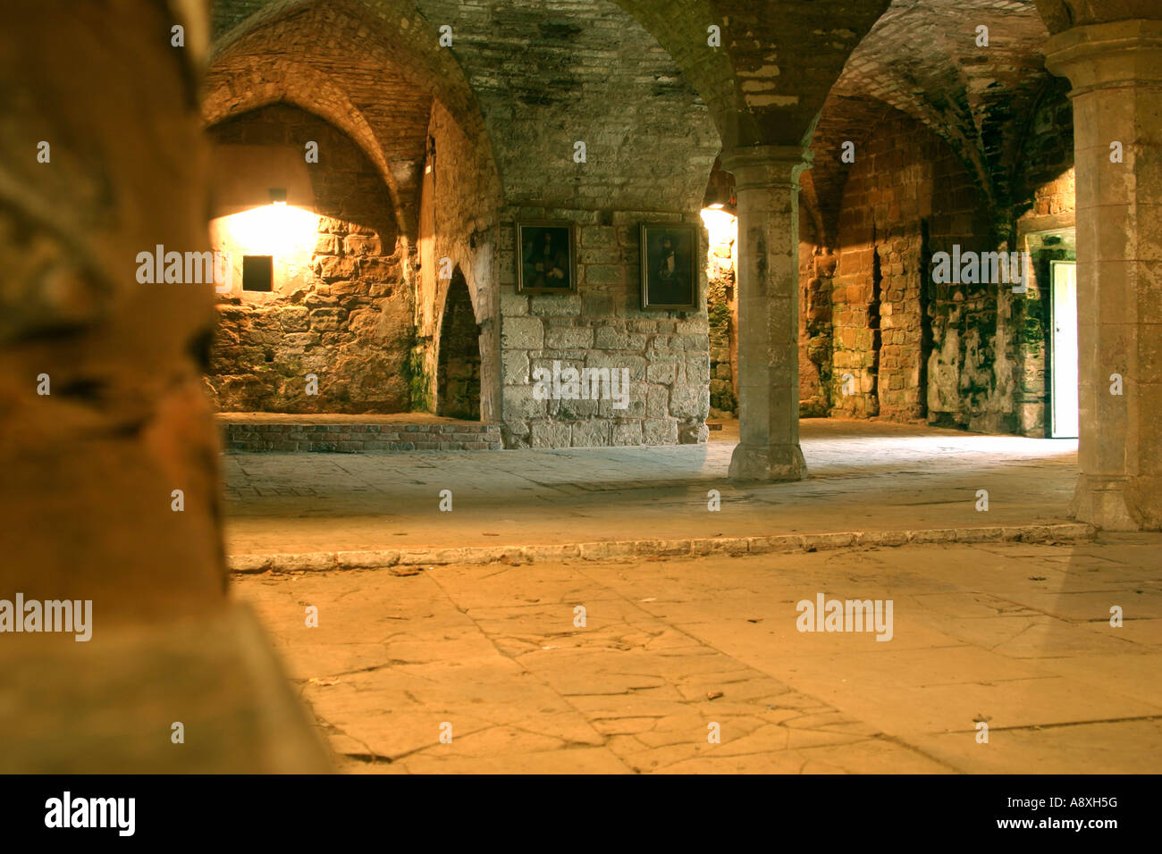 2 avril 2007) Abbaye cistercienne (Rufford. Le manger et à la zone de travail pour les moines, utilisé plus tard comme les serviteurs quarts Banque D'Images