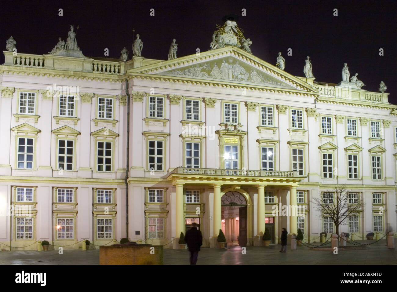 Palais de primates nuit Primacialne namestie Bratislava Slovaquie Banque D'Images