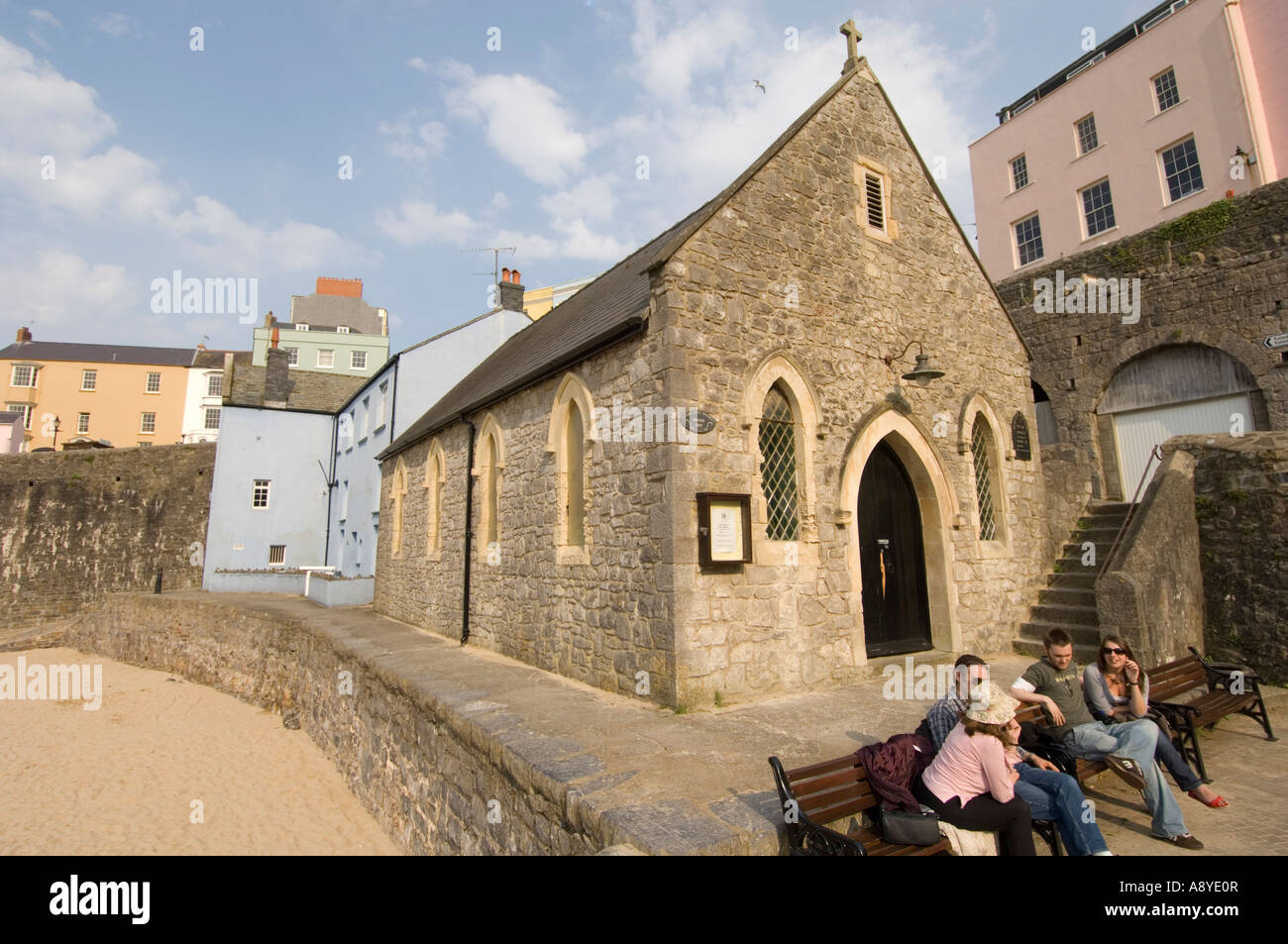 Le Pays de Galles à Cardiff - St Julians Église de pêcheurs sur la plage Banque D'Images