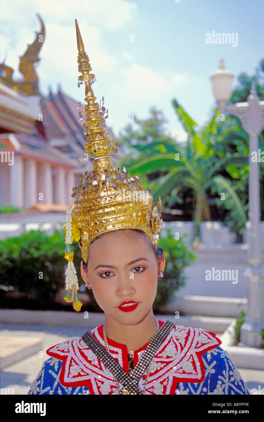 Danseur traditionnel Thaï femelle photographié à Bangkok temple Wat Ratchanatdaram Banque D'Images