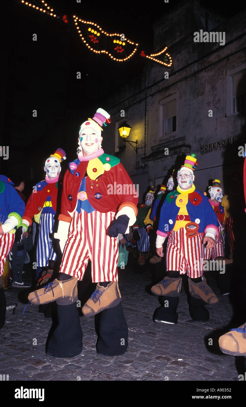 Les hommes en costume Carnaval Cadix Andalousie Andalousie Espagne Banque D'Images