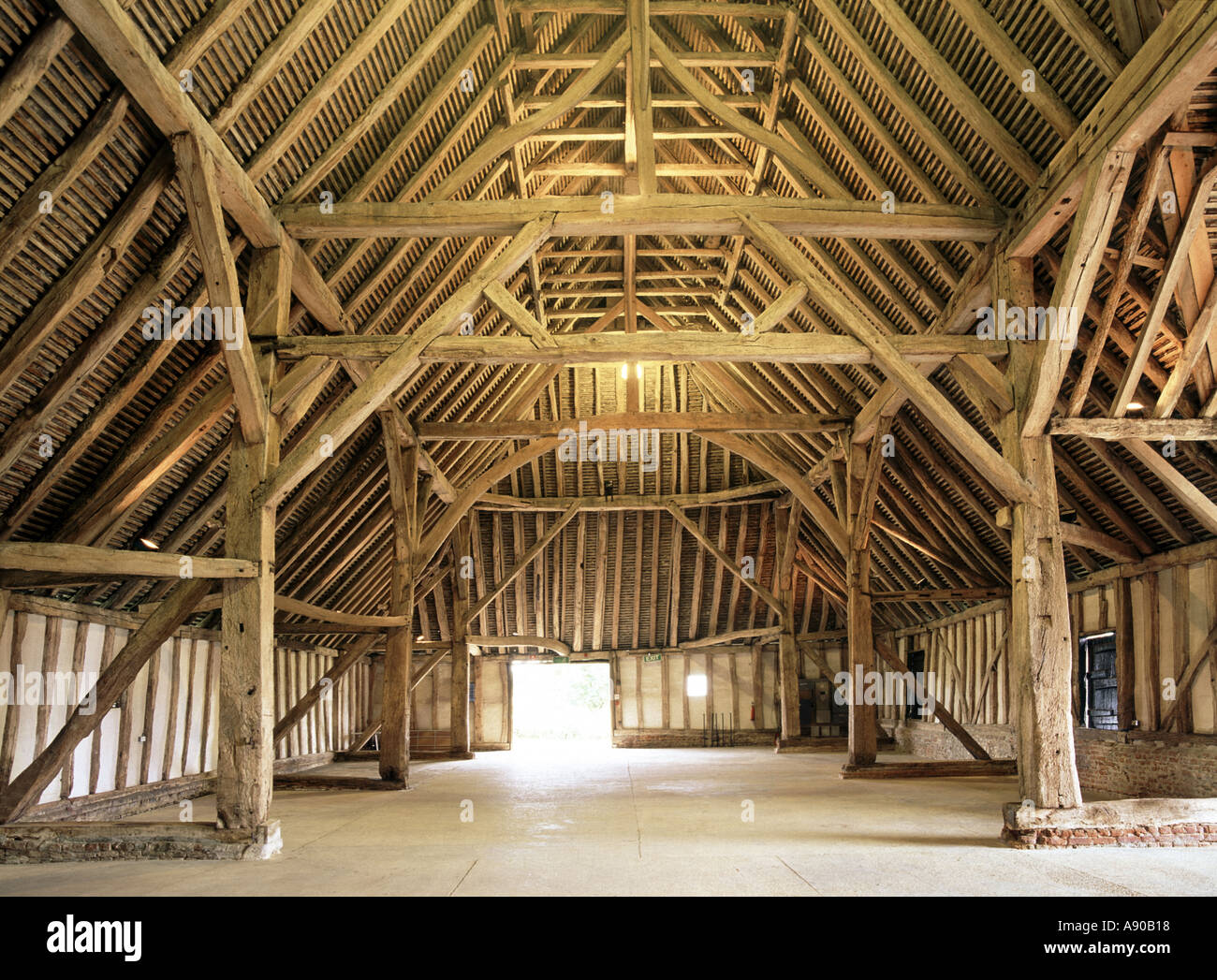 Intérieur historique Temple de Cressing restauré chevaliers médiévaux bâtiments classés Barn d'orge en bois construits par templier à Cressing Essex, Angleterre, Royaume-Uni Banque D'Images