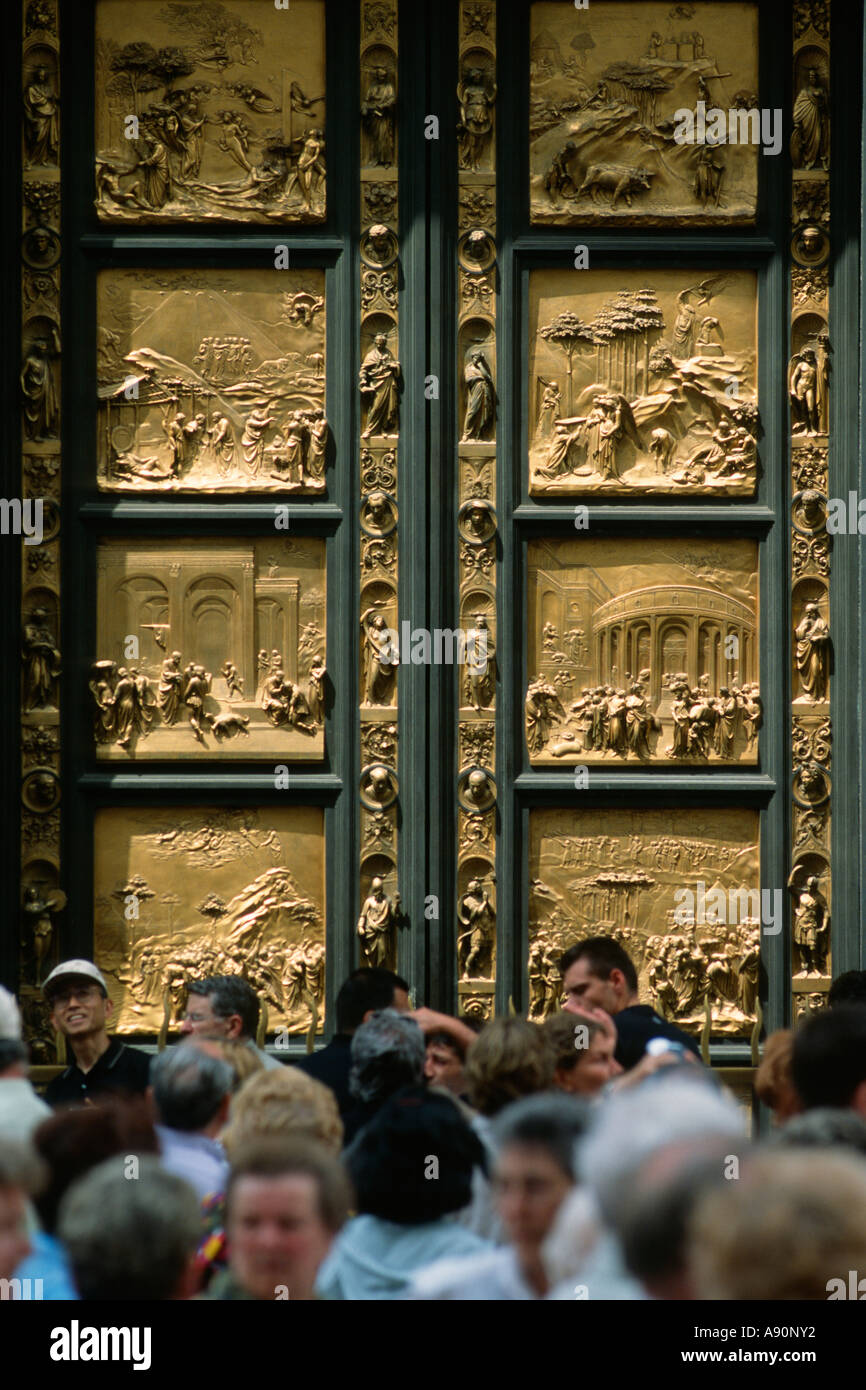 Florence Italie Les Portes du Paradis en bronze sur le baptistère par Ghiberti 15thC Banque D'Images