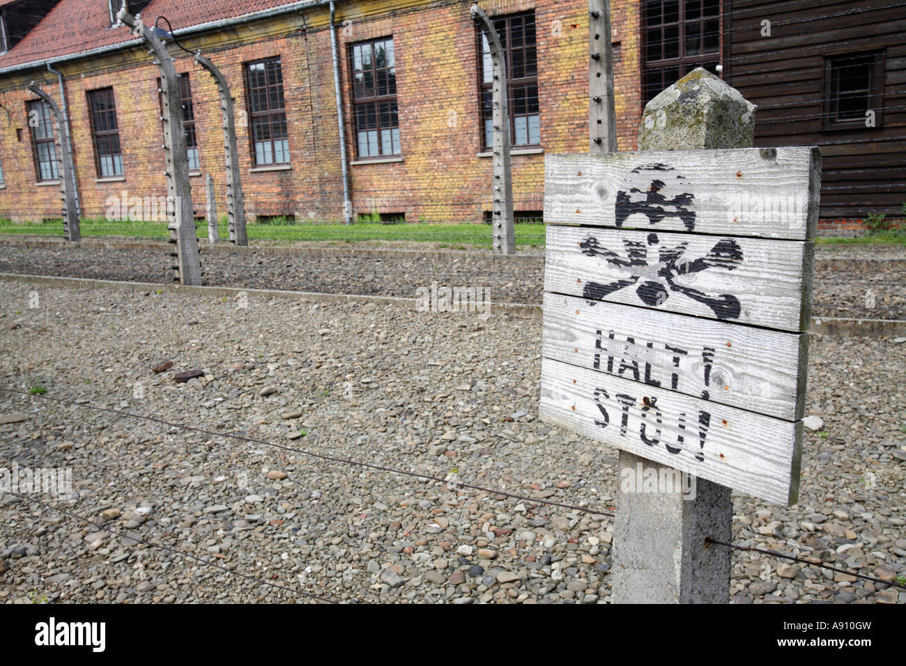 Mettre un terme à un panneau d'avertissement dans le camp de concentration nazi d'Auschwitz, Pologne Banque D'Images