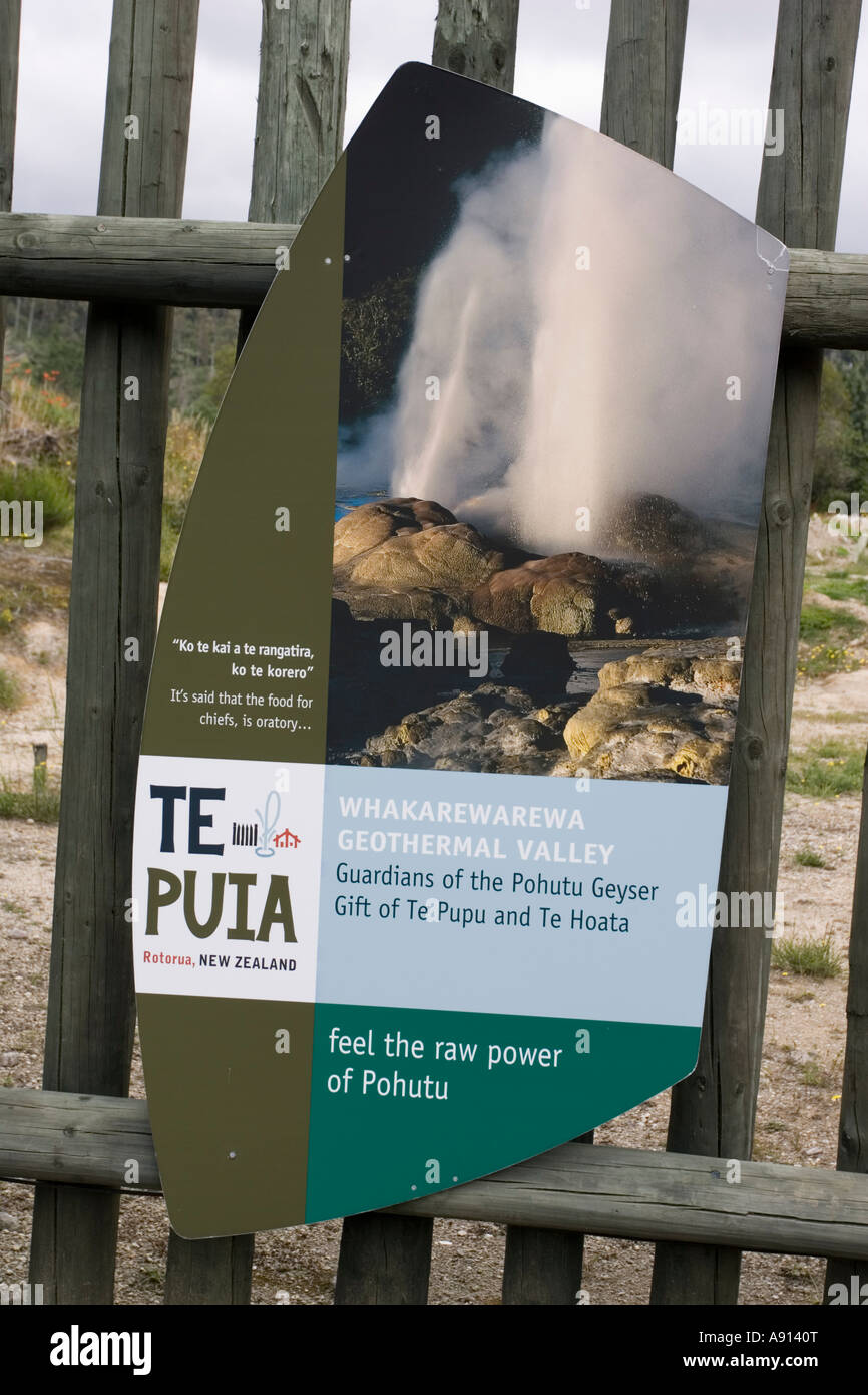 Inscrivez-vous la promotion de la réserve thermale de Te Puia Pohutu Whakarewarewatanga vallée thermique Rotorua Nouvelle Zélande Banque D'Images