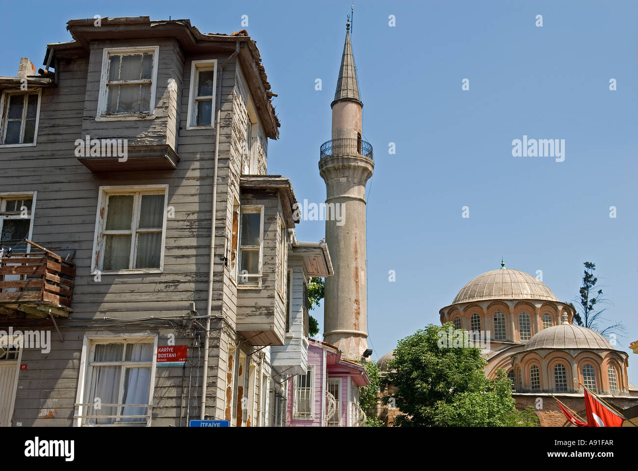 Maisons traditionnelles turques et Chora Monastery, Istanbul Turquie. Banque D'Images