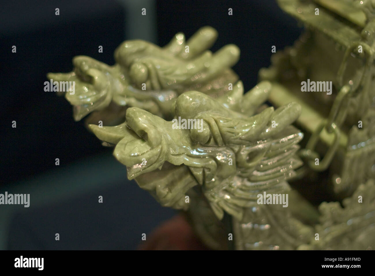 Close up de tête de dragon sur un bateau réplique faite de jade Banque D'Images