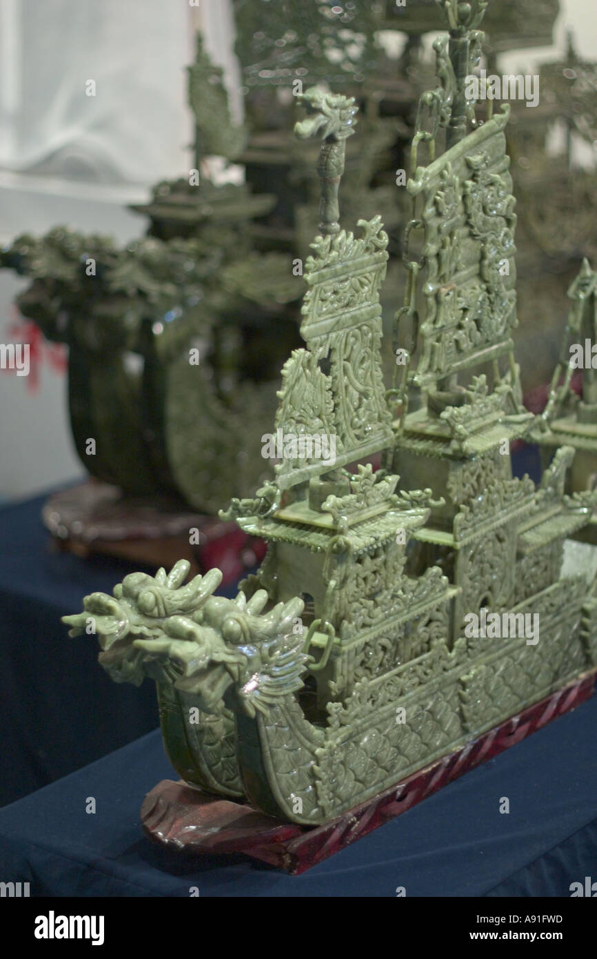 Bateau chinois réplique faite de jade Banque D'Images