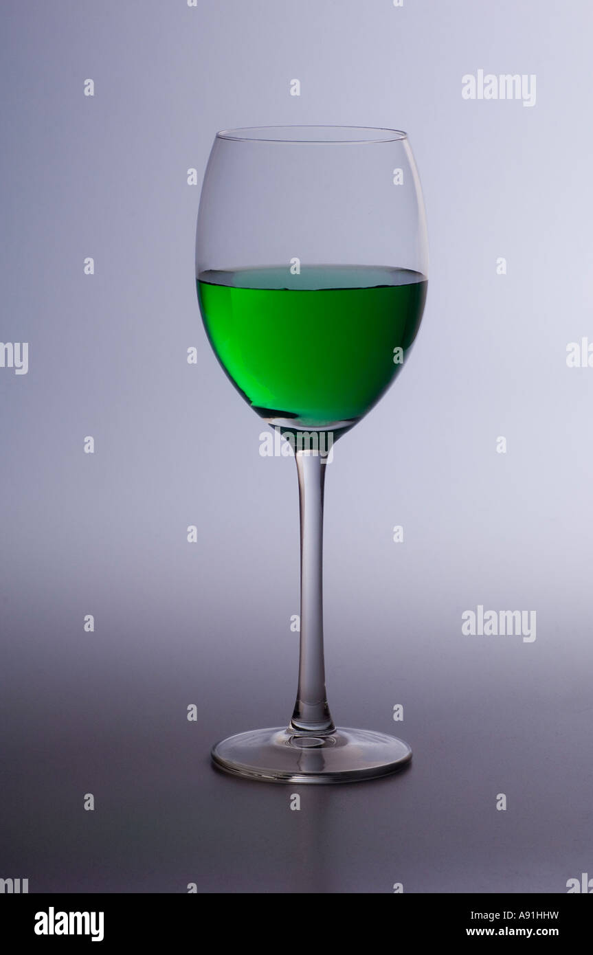 Verre vert dans le verre Banque D'Images