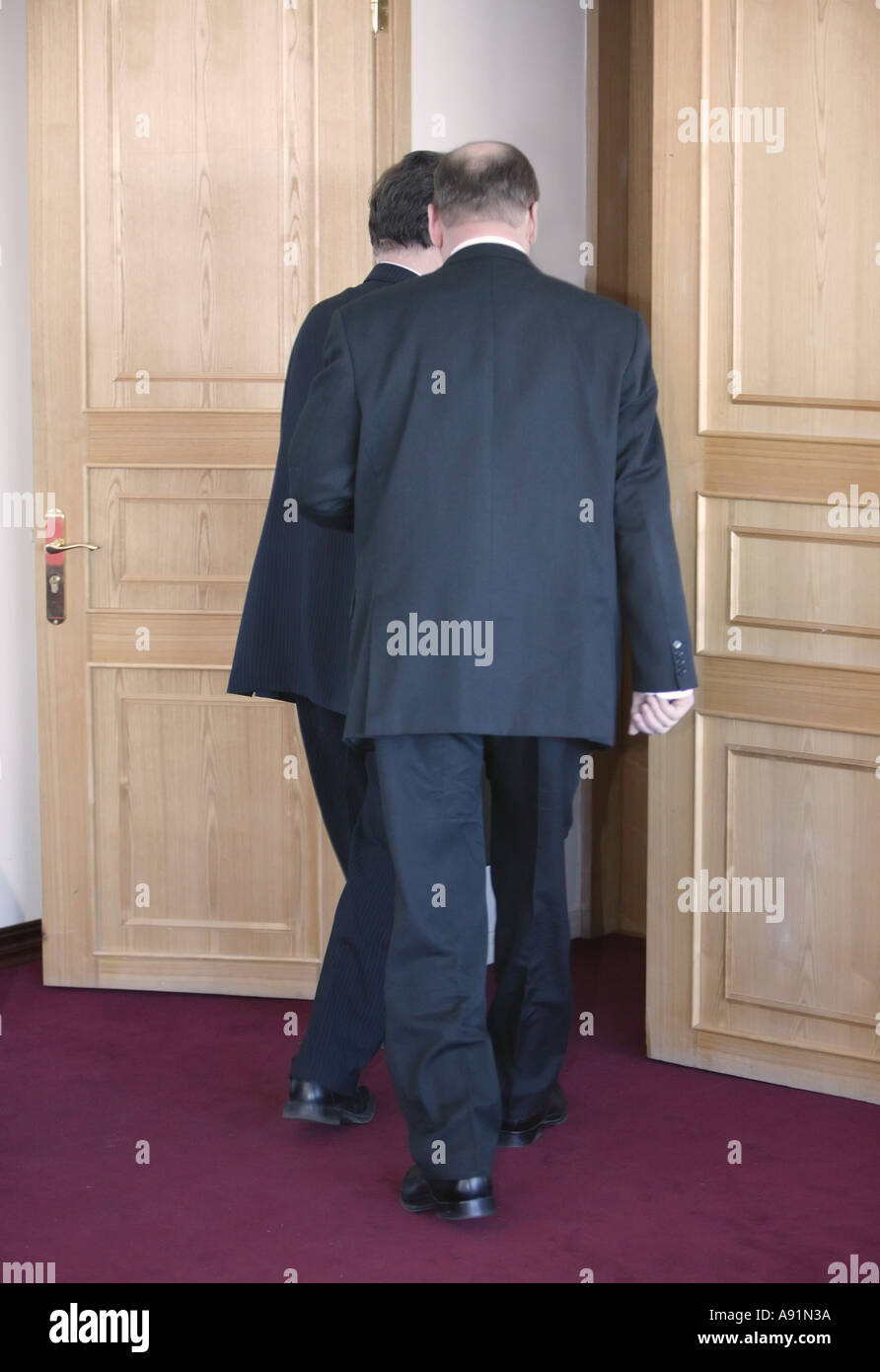 Deux hommes en costume Banque de photographies et d’images à haute ...