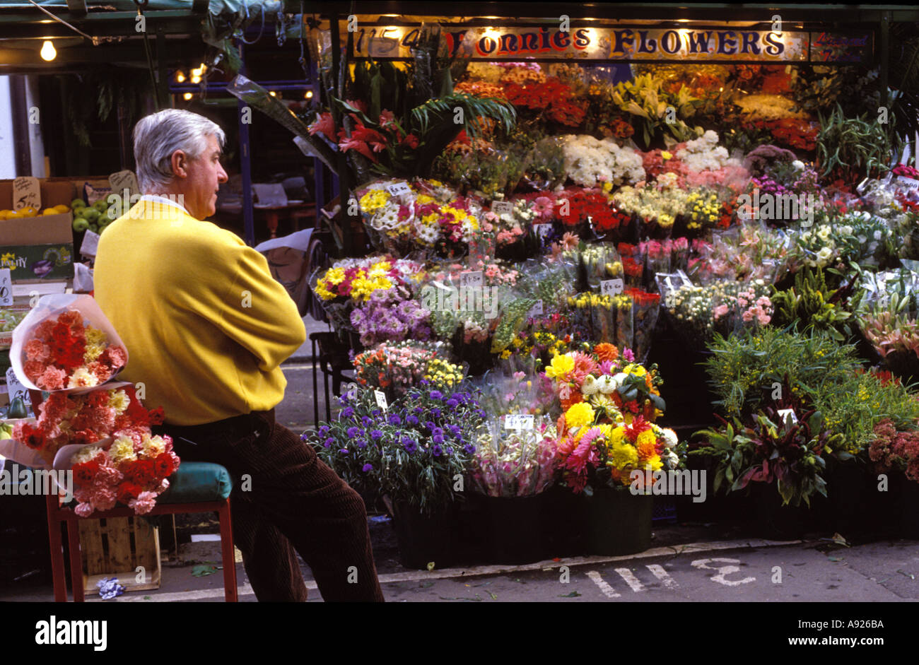Marché de Brixton Electric Lane South London dispose d'un large éventail de groupes ethniques des Caraïbes et inhabituelle dans le secteur des fruits et légumes. Banque D'Images